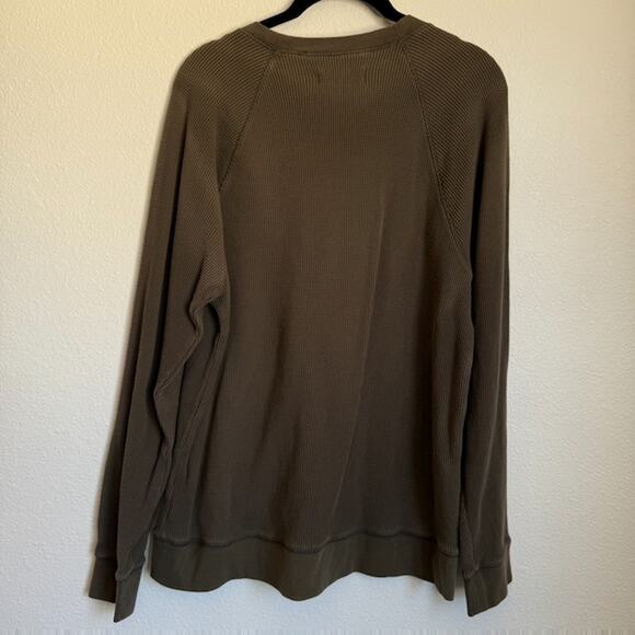 Everlane The Waffle Long-Sleeve Crew Tee in Olive Green - Picture 2 of 4